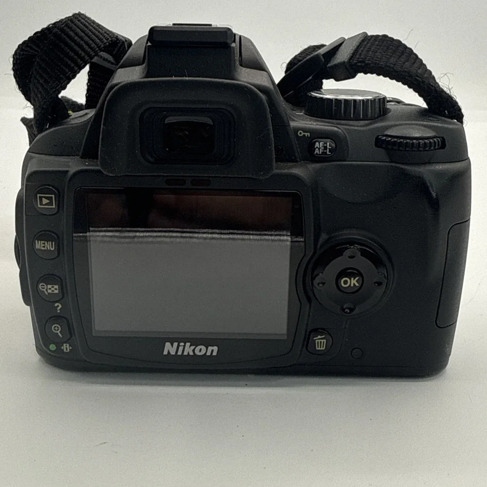 Nikon D60 10.2MP DSLR Camera Body Kit w/ Battery‎ Charger & Carry Bag Tested